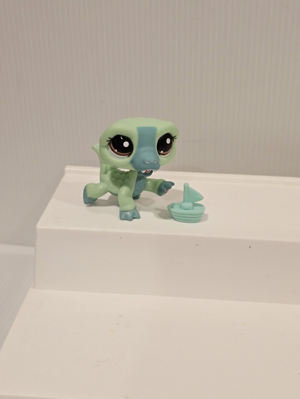 Littlest Pet Shop LPS Green Teal Crocodile Alligator and Accessories Set